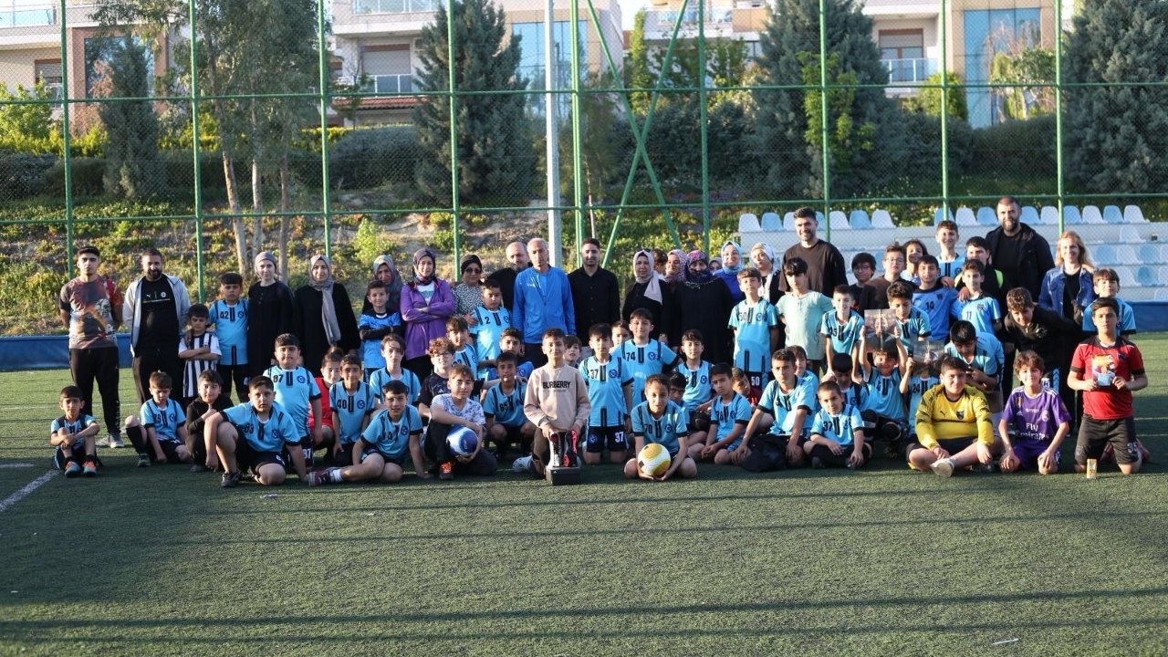 Bayraklı’da 23 Nisan, sporla taçlandı