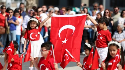 23 Nisan coşkusu Narlıdere'yi sardı