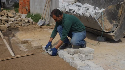 Menderes’te yol seferberliği devam ediyor