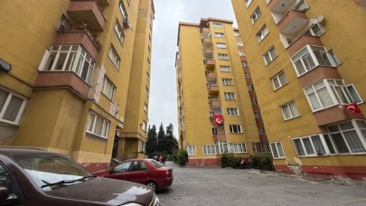 Küçükçekmece’de bulunan bir sitenin 6.2’lik deprem sonrası görüntüsü korkuttu