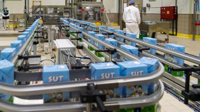 Bayındır Süt Fabrikası’nda çarklar döndü, üreticinin yüzü güldü