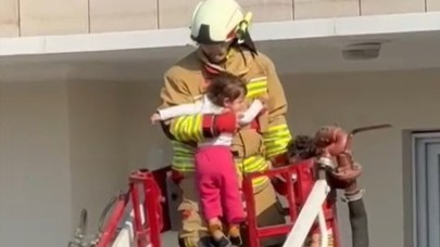 Turgutlu’da korkutan ev yangını, çocuklar yangın merdiveni ile tahliye edildi!