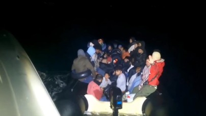 11'i çocuk 31 göçmen, lastik botta yakalandı
