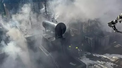 Londra'da yangın: 80 kişi tahliye edildi