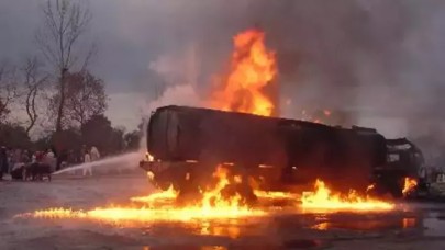 Pakistan'da yakıt tankeri patladı: 2 ölü, 56 yaralı