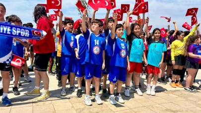 İzmirli minikler Egemen Çocuklar Hentbol Şenliği’nde buluştu