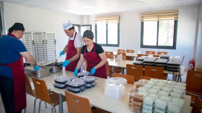 Güzelbahçe Belediyesi ‘Dayanışma Mutfağı’nı Hizmette Açtı
