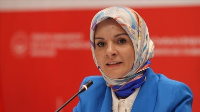 Bakan Göktaş'tan üniversite öğrencilerinin “koruyucu aile” konulu bitirme projesine destek