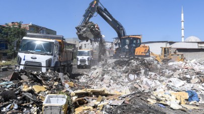 Büyükşehir’den Buca’da temizlik operasyonu