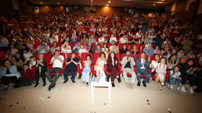 Menderes Belediyesi Çocuk Tiyatrosu Sahnede