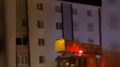 Evde çıkan yangında anne-baba öldü, zihinsel engelli oğulları ağır yaralandı