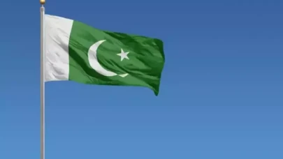 Pakistan’da sağlık çalışanlarının izinleri iptal edildi