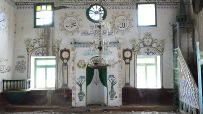 Ahşap işçiliği ile dikkat çeken cami yıkılma tehlikesiyle karşı karşıya
