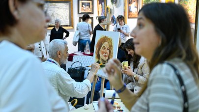 İzmir’de sanat ve antika fuarına yoğun ilgi