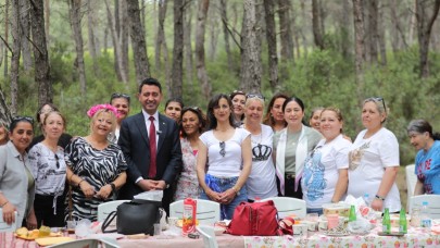 Bayraklı’da Anneler Günü Kutlaması Başkan Önal, “ İyi ki varsınız”