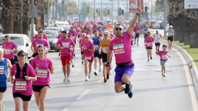 Karşıyaka’da binler Zübeyde Anne’ye koştu
