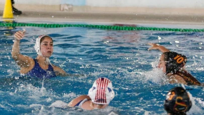 Büyükşehir sutopunda kupa yolunda