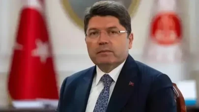 Bakan Tunç: Ülkemiz, terörün karanlığını ardında bırakıp Cumhuriyetimizin temel değerlerini daima yaşatacak