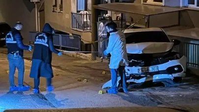 Kocaeli’de otomobille seyir halindeyken silahlı saldırıya uğrayan sürücü yaralandı