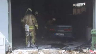 Ataşehir'de tamirhanedeki otomobil alev alev yandı, iş yeri sahibi gözyaşını döktü