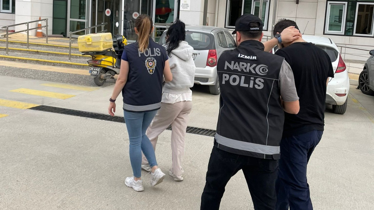 İzmir'in turistik ilçelerinde zehir tacirlerine operasyon