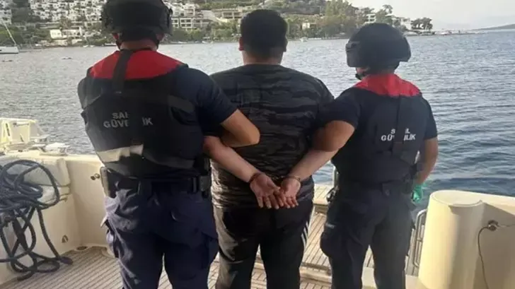 Cinayetten aranan çete üyesi, yurt dışına kaçarken yakalandı