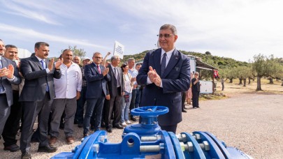 Dikili’de toprak suyla buluştu, üretici bayram sevinci yaşadı