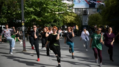 Gençlik coşkusu Bornova sokaklarında yükseliyor