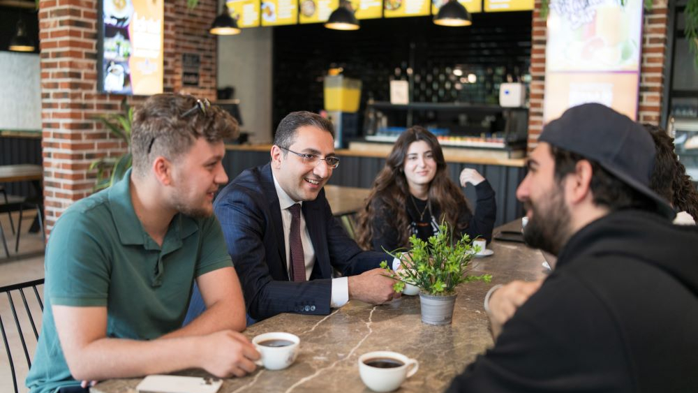 Yiğit’ten öğrencilere yardımcı kaynak desteği
