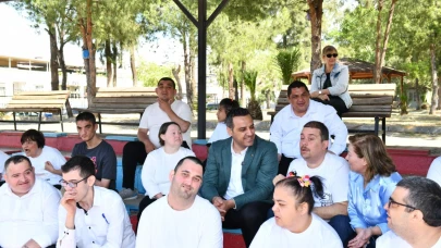 Notalar kalplere dokundu: Engelliler Haftasında umut ve dayanışma buluşması