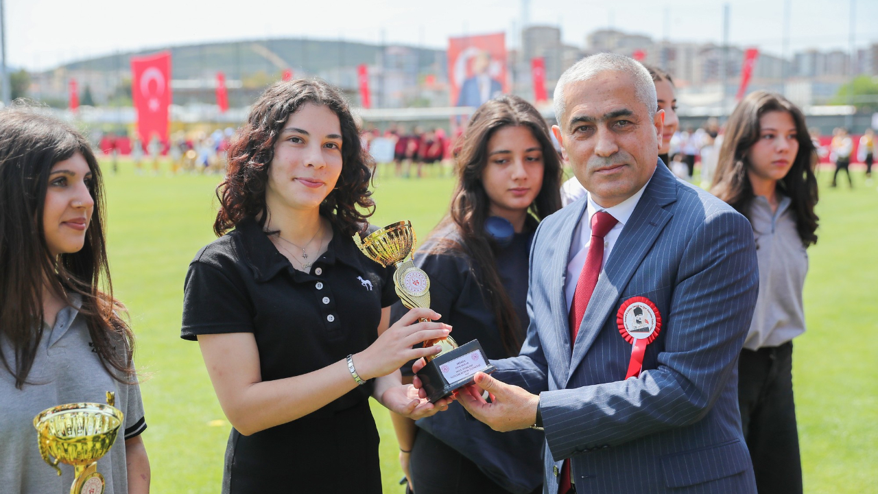 19 Mayıs Atatürk’ü Anma, Gençlik ve Spor Bayramı Aliağa’da coşkuyla kutlandı