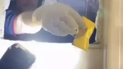 Esenler'de uyuşturucu operasyonu: Şüphelinin annesi oğlunu korumak için kendini siper etti