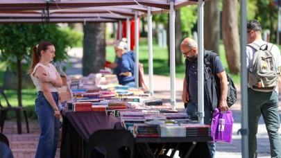 1. Buca Kitap Günleri vatandaşlardan büyük ilgi görüyor