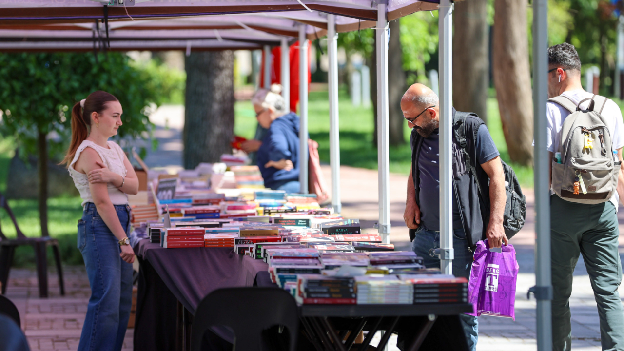 1. Buca Kitap Günleri vatandaşlardan büyük ilgi görüyor