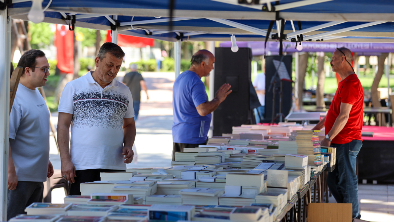 1. Buca Kitap Günleri vatandaşlardan büyük ilgi görüyor