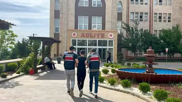 Köpeği motosiklete bağlayıp sürükleyen sürücü gözaltına alındı