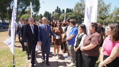 YÖK Başkanı Prof. Dr. Erol Özvar, Bilim İletişimi Ofisinde Egeli gençlerle buluştu
