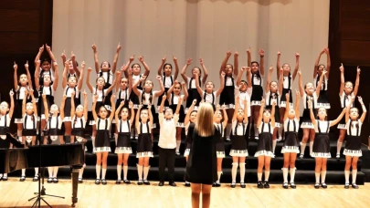 İzmir Uluslararası Çoksesli Korolar Festivali başladı