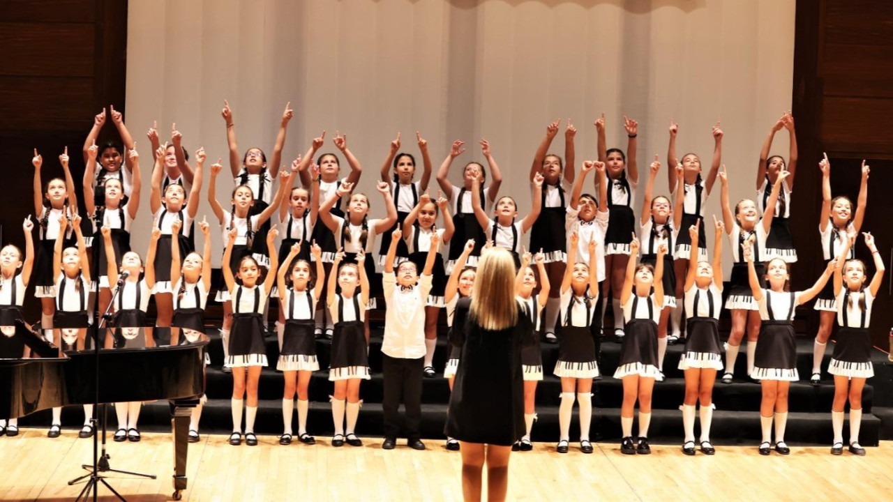 İzmir Uluslararası Çoksesli Korolar Festivali başladı