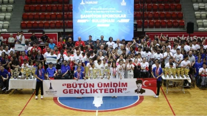 Celal Atik Spor Salonu’nda gençlik buluşması