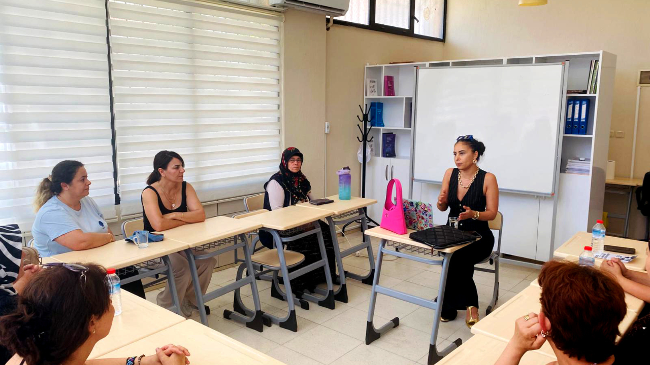 Çiğli Belediyesi’nden anneler için bilgilendirici seminer