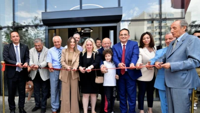 Bornova Belediyesi, emektar bürokratını onurlandırdı