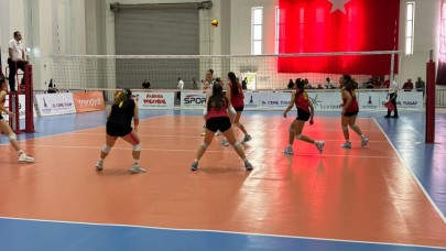 Festival Voleybol'da ilk ödüller verildi