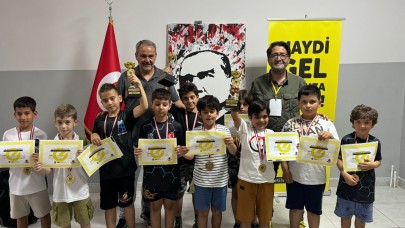 İzmir'de, 19 Mayıs satranç turnuvasına 110 sporcu katıldı