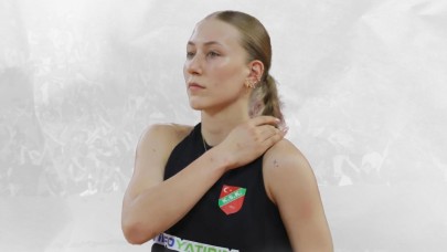 Şevval Acıbal, bir sezon daha Karşıyaka Voleybol’da