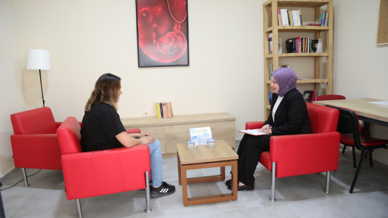 Bayraklı’da kadınlar danışma merkezi atölyelerinde buluşuyor