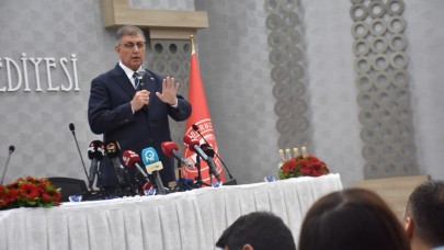Başkan Tugay'dan sert çıkış: "İşinizi kaybetmeye kadar gidebilir"