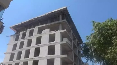 İnşaatın 5’inci katından düşen işçi ağır yaralandı