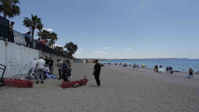 Evsiz adam Konyaaltı Sahili’nde ölü bulundu