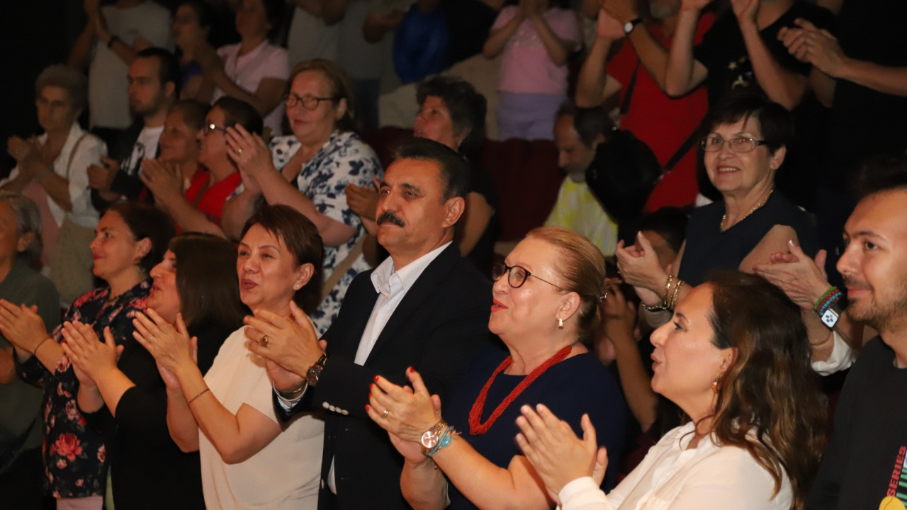 Nazım Hikmet  Dikili'de Anıldı